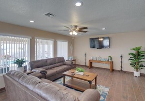 2 Mi to Lake Havasu Private Oasis with Pool and Views