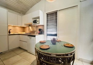 2-room Apartment for 5 in Lumio with AC, Parking, Terrace 100m from Beach