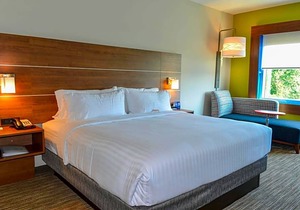 2-Star Hotel ∙ Holiday Inn Express & Suites - Charlotte NE - University Area, an IHG Hotel