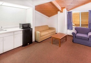 2-Star Hotel ∙ Baymont by Wyndham Willows