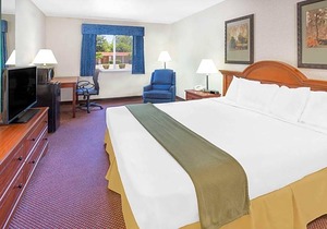 2-Star Hotel ∙ Baymont by Wyndham Willows