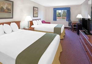 2-Star Hotel ∙ Baymont by Wyndham Willows