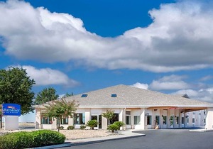 2-Star Hotel ∙ Baymont by Wyndham Willows
