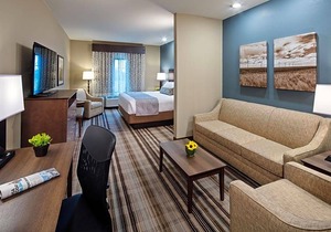 2-Star Hotel ∙ Best Western Plus Overland Inn