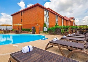 2-Star Hotel ∙ Best Western Luxbury Inn Fort Wayne