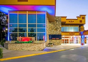 2-Star Hotel ∙ Clarion Inn & Suites University Center