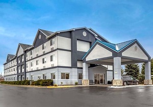 2-Star Hotel ∙ Comfort Inn & Suites Liverpool-Clay