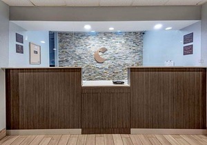 2-Star Hotel ∙ Comfort Inn & Suites Liverpool-Clay