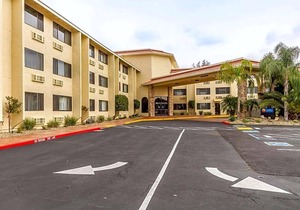 2-Star Hotel ∙ Comfort Inn & Suites Rocklin