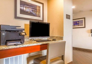 2-Star Hotel ∙ Comfort Inn & Suites Rocklin
