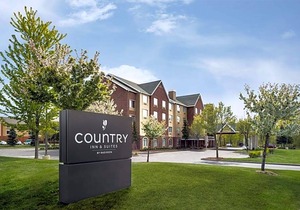 2-Star Hotel ∙ Country Inn & Suites by Radisson, Novi, MI