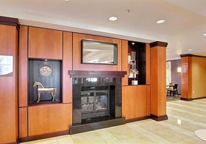 2-Star Hotel ∙ Fairfield Inn & Suites by Marriott Milwaukee Airport