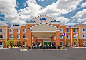 2-Star Hotel ∙ Fairfield Inn & Suites by Marriott Milwaukee Airport