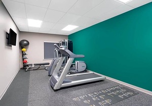 2-Star Hotel ∙ Hampton Inn San Jose Cherry Ave, CA