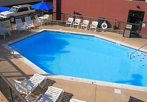 2-Star Hotel ∙ Hampton Inn Franklin