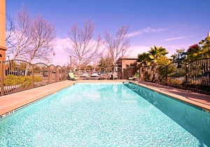 2-Star Hotel ∙ Hampton Inn & Suites Oakland Airport-Alameda