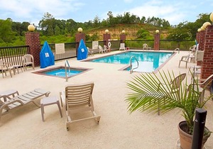 2-Star Hotel ∙ Hampton Inn & Suites Grenada