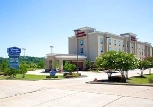 2-Star Hotel ∙ Hampton Inn & Suites Grenada