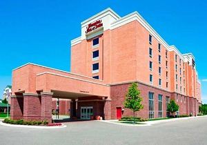 2-Star Hotel ∙ Hampton Inn & Suites Detroit/Airport Romulus
