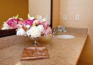 2-Star Hotel ∙ Hampton Inn & Suites Fresno