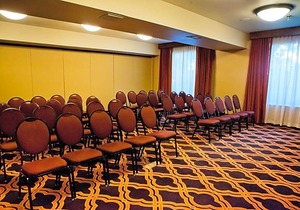 2-Star Hotel ∙ Hampton Inn & Suites Fresno