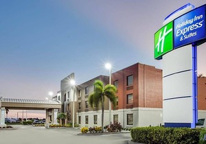 2-Star Hotel ∙ Holiday Inn Express Hotel & Suites Clewiston, an IHG Hotel