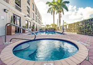 2-Star Hotel ∙ Holiday Inn Express Hotel & Suites Clewiston, an IHG Hotel