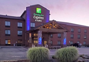 2-Star Hotel ∙ Holiday Inn Express & Suites Donegal, an IHG Hotel