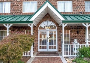 2-Star Hotel ∙ MainStay Suites Knoxville Airport