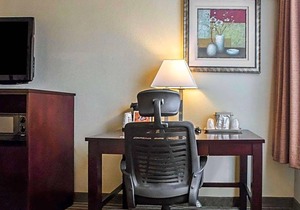 2-Star Hotel ∙ Quality Inn Mill Hall - Lamar