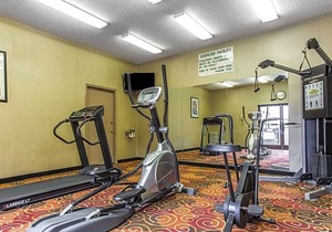 2-Star Hotel ∙ Quality Suites Convention Center - Hickory