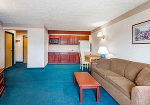 2-Star Hotel ∙ Ramada by Wyndham Strasburg Dover