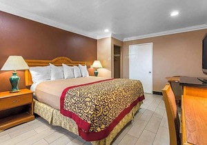 2-Star Hotel ∙ Rodeway Inn Cypress