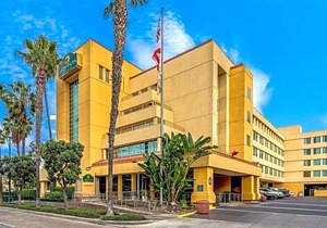 2-Star Hotel ∙ La Quinta by Wyndham Anaheim