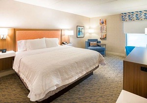 2-Star Hotel ∙ Hampton Inn Clarks Summit
