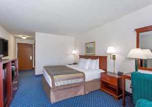 2-Star Hotel ∙ Baymont by Wyndham Greensboro/Coliseum