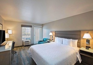 2-Star Hotel ∙ Hampton Inn & Suites Hermosa Beach