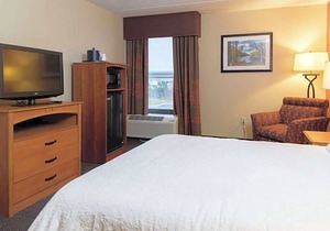 2-Star Hotel ∙ Hampton Inn Muskegon