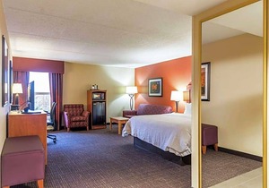 2-Star Hotel ∙ Hampton Inn Muskegon