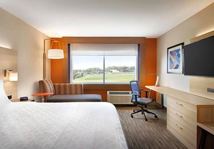 2-Star Hotel ∙ Holiday Inn Express & Suites - Savannah N - Port Wentworth, an IHG Hotel