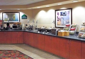 2-Star Hotel ∙ Wingate by Wyndham Greensboro
