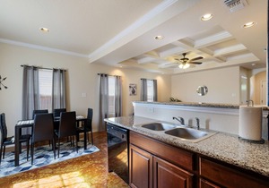 20% OFF Updated 3BR 2.5BTH Townhome - Pet-friendly - Fast WiFi-Driveaway Parking