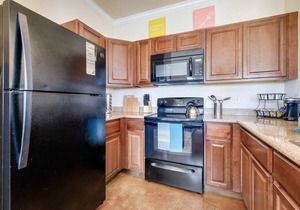 20% OFF Updated 3BR 2.5BTH Townhome - Pet-friendly - Fast WiFi-Driveaway Parking