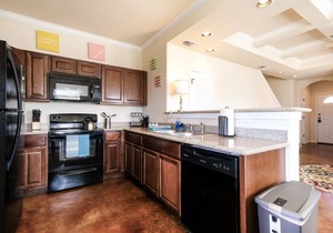20% OFF Updated 3BR 2.5BTH Townhome - Pet-friendly - Fast WiFi-Driveaway Parking