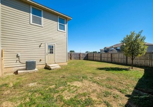 20% OFF Updated 3BR 2.5BTH Townhome - Pet-friendly - Fast WiFi-Driveaway Parking