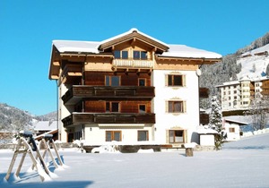 200 m² Apartment ∙ 6 bedrooms ∙ 14 guests