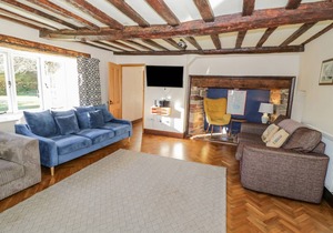 205 m² Cottage ∙ 8 bedrooms ∙ 17 guests