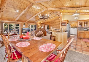 277 m² Cabin ∙ 4 bedrooms ∙ 12 guests