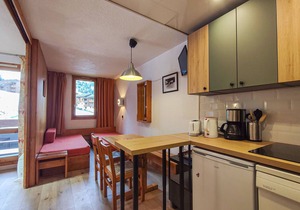 27m² studio with balcony, pets allowed, near lifts