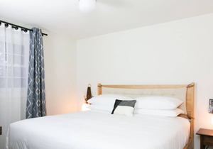 2BR Premium Suite: DT Nash, Full Kitchen & Living